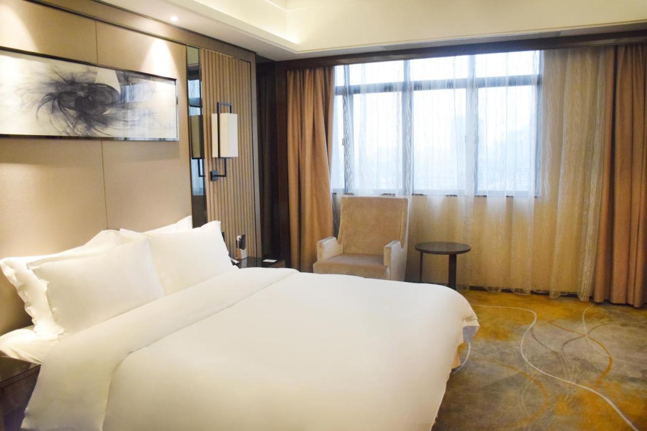 Ramada Foshan Hotel Экстерьер фото