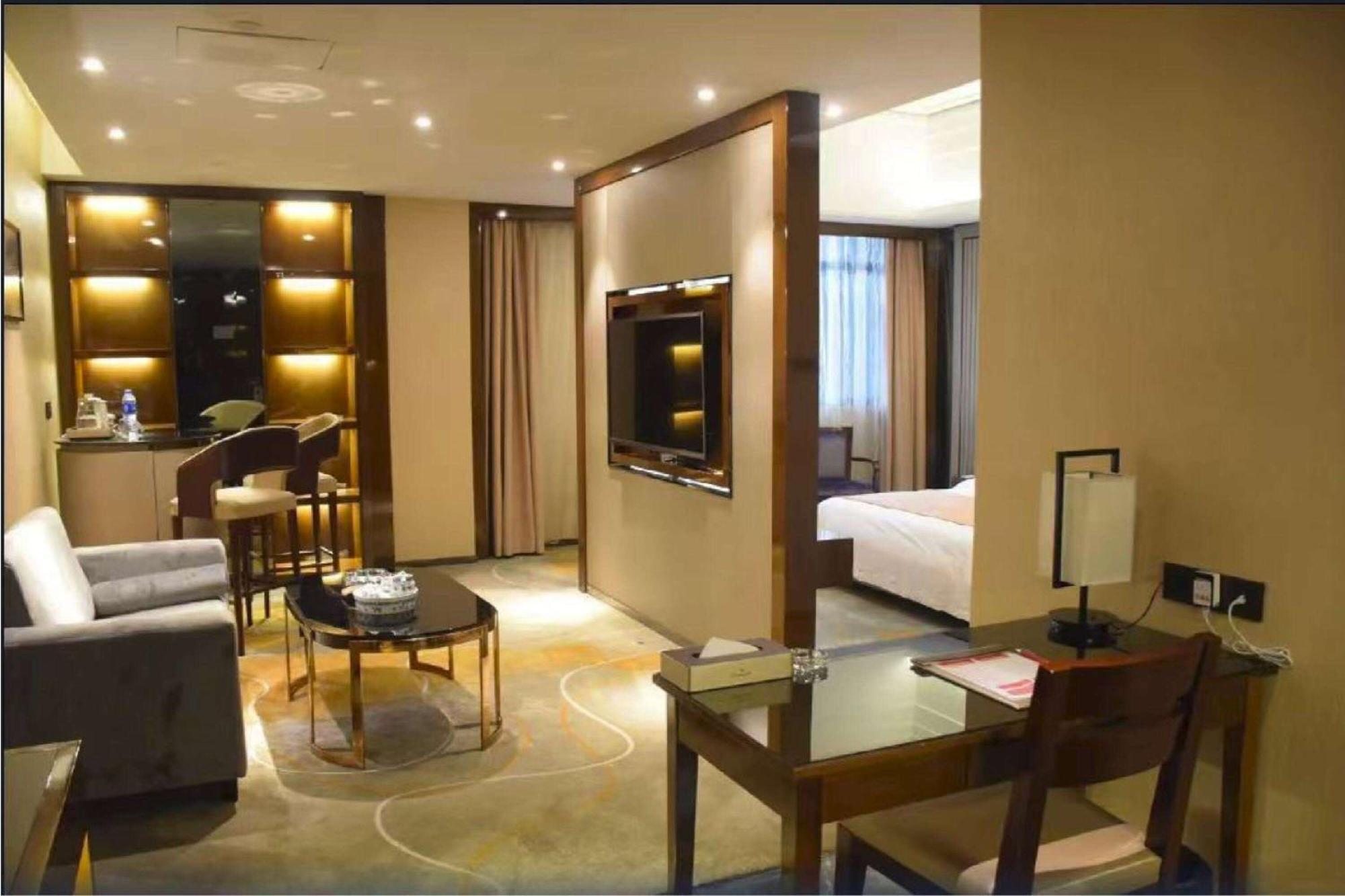 Ramada Foshan Hotel Экстерьер фото