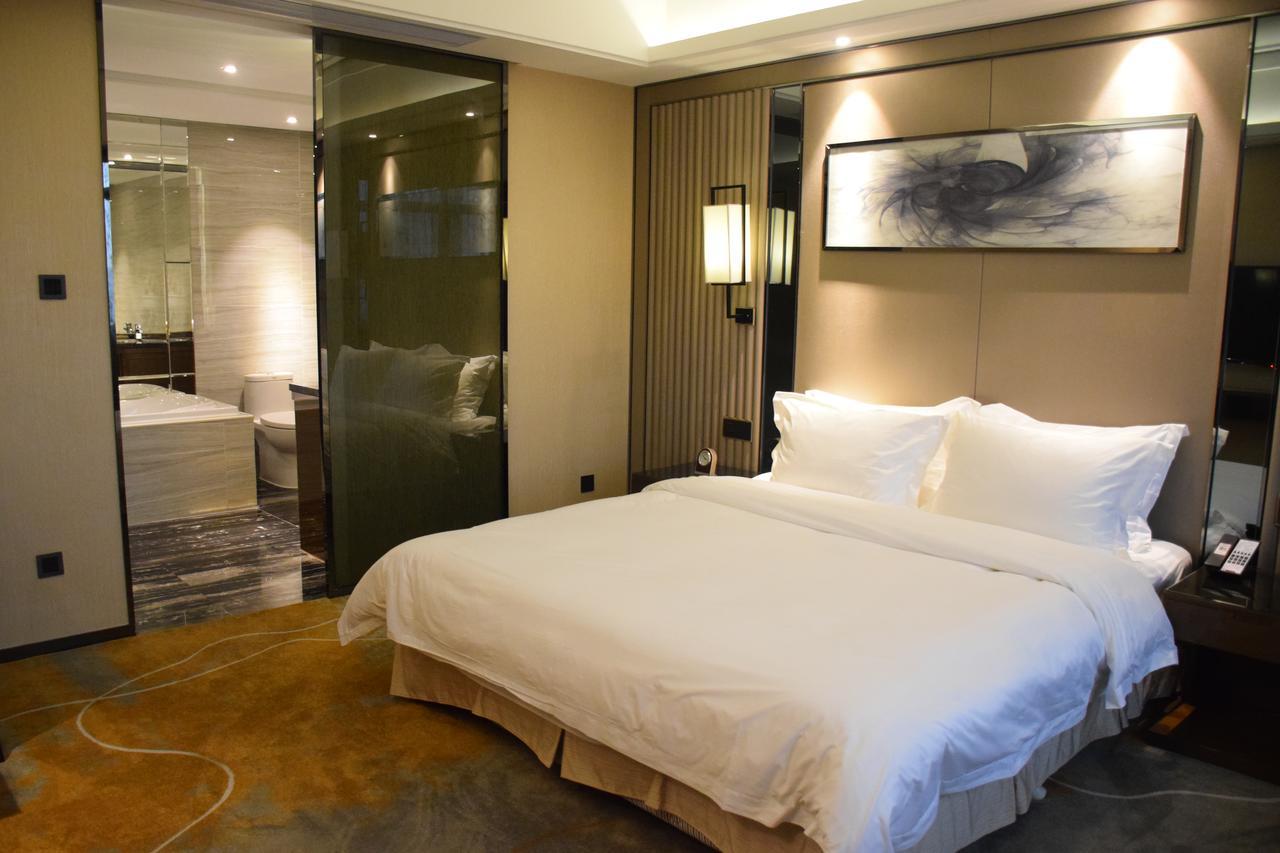 Ramada Foshan Hotel Экстерьер фото