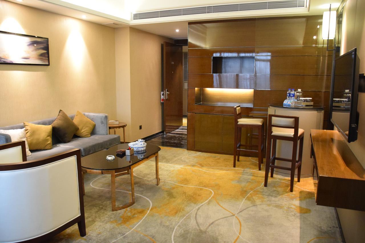 Ramada Foshan Hotel Экстерьер фото